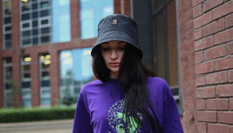 Певица «Моки»: Девочке не положено дерзить и петь что-то с оттенком улиц