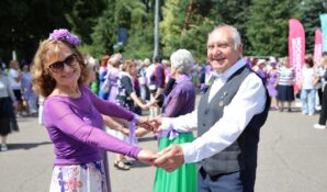 Самые возрастные танцоры приняли участие в вальсе-флэшмобе в Москве