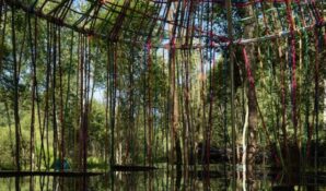 Инсталляция «Застолье» – архитектурная форма, объединяющая множество «Я»