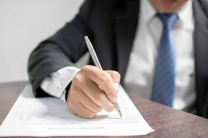 Россияне указали на рост цен на услуги частных специалистов