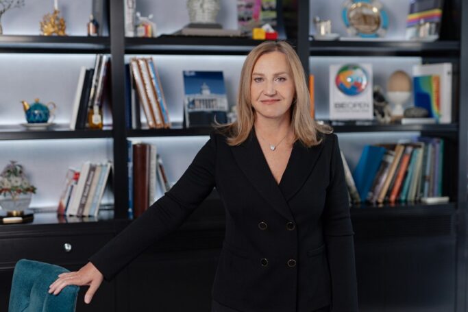 Фонд Юрия Лужкова наградил самого юного победителя конкурса «Лучший вопрос для Экономического диктанта»