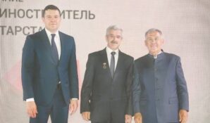 Раис Татарстана вручил награды лучшим производственникам