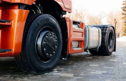 Специалисты компании КАМА TYRES рекомендуют учитывать условия эксплуатации при выборе грузовых шин.