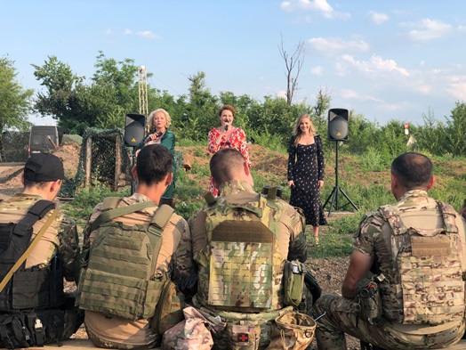 «Сцена на передовой» — вышел фильм о героях культурного фронта в зоне СВО