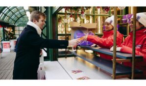 На площадках проекта «Зима в Москве» открылось почти 30 пунктов сбора новогодних подарков для участников СВО и детей из новых регионов