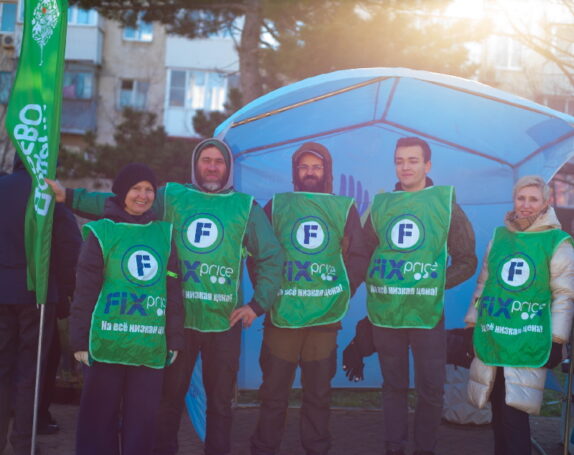 Fix Price обустроил аллею в городском парке в Новороссийске