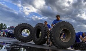 Спортсмены показали, как испытывают грузовые шины
