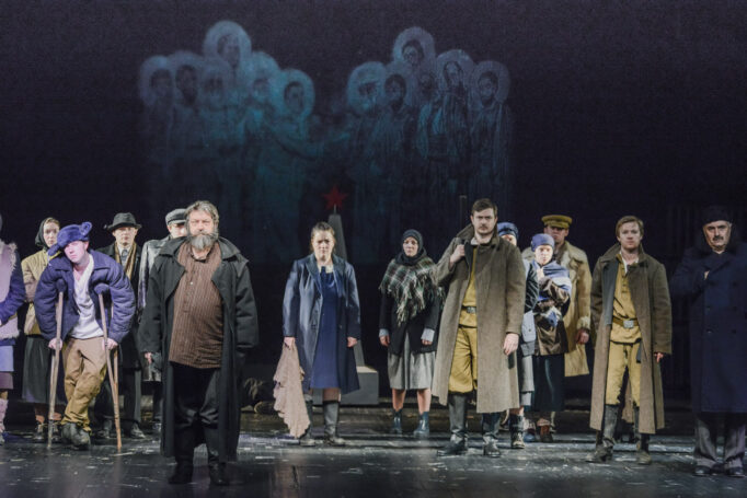 «Три мешка сорной пшеницы» — Московский Новый драматический театр возвращает легендарную драму о войне