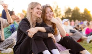 От концертов до поэтического марафона: программа ко Дню молодежи стартовала в Москве