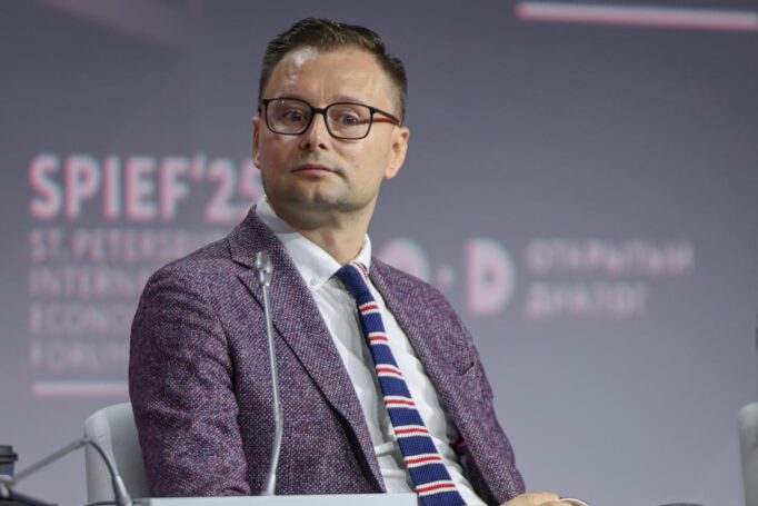 Эдуард Михалас на ПМЭФ-2025: глобальный демографический кризис открывает новые возможности