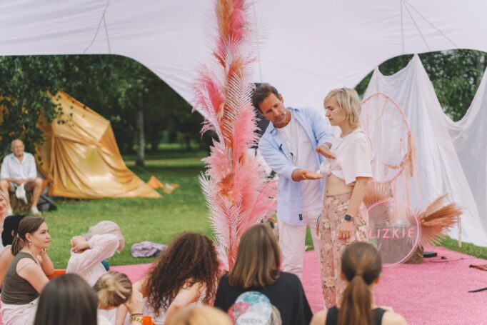 Человек, который слушает тела: Неожиданный путь Вадима Борисова от советской аудитории к мировой сцене велнеса