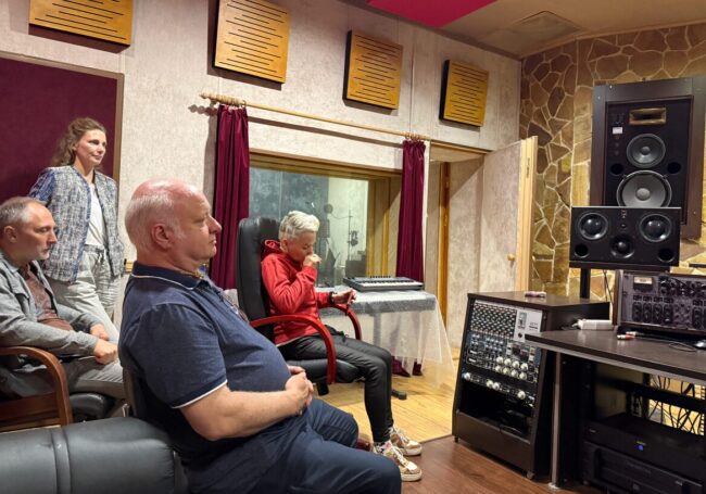 Музыкальный алтарь: как группа Гопал Бхаджан создала трек-медитацию для поколения, уставшего от автотюна