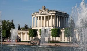 Живопись на своде и монументальные панно: на ВДНХ отреставрируют павильон «Оптика»