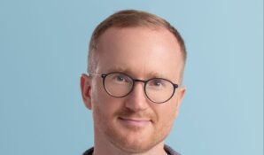 Основатель Revyline о том, зачем бренду собственный склад. Как управлять поставками на маркетплейсы, в розницу и клиники